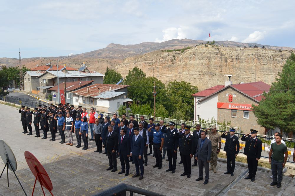 19 EYLÜL GAZİLER GÜNÜ KAPSAMINDA ÇELENK SUNMA TÖRENİ GERÇEKLEŞTİRİLDİ.