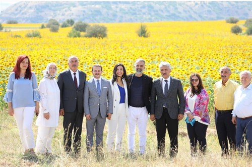 Kemah Ayçiçeği Tarlaları Sn. Valimiz Mehmet Makas' ın Katılımıyla Ziyaret Edildi